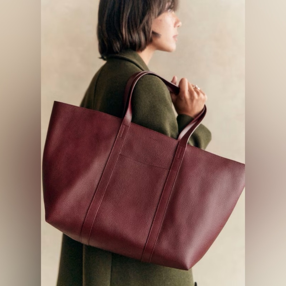 Sezane Gabin Bag in burgundy grained